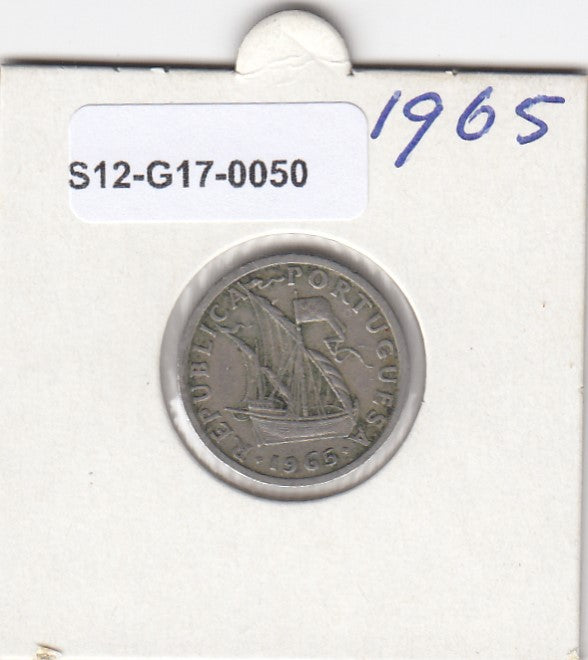 S12-G17-0050 Portugal 2.5 escudos 1965  VF