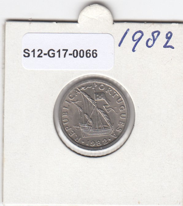 S12-G17-0066 Portugal 2.5 escudos 1982  XF+