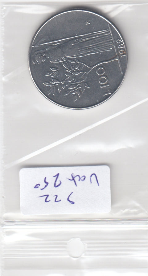 S22-VAT-0250 Italy 100 lire VF 1989 KM96.1